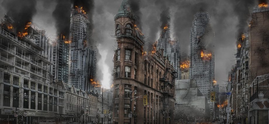 Dinas Damkar Lingga Selamatkan Korban di Kantor Walikota