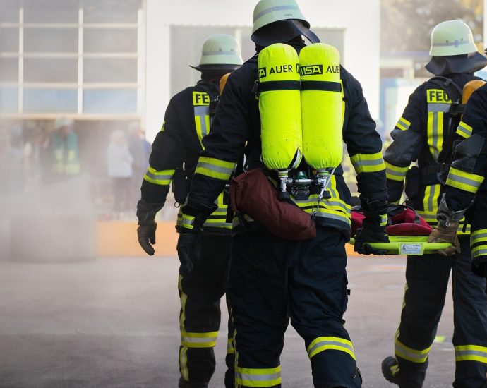 Dinas Damkar Lingga Pemadaman Cepat di Hutan Kota