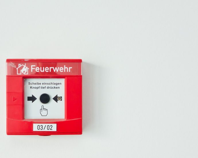 Dinas Damkar Lingga Tanggap Darurat di Gudang