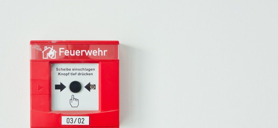 Dinas Damkar Lingga Tanggap Darurat di Gudang